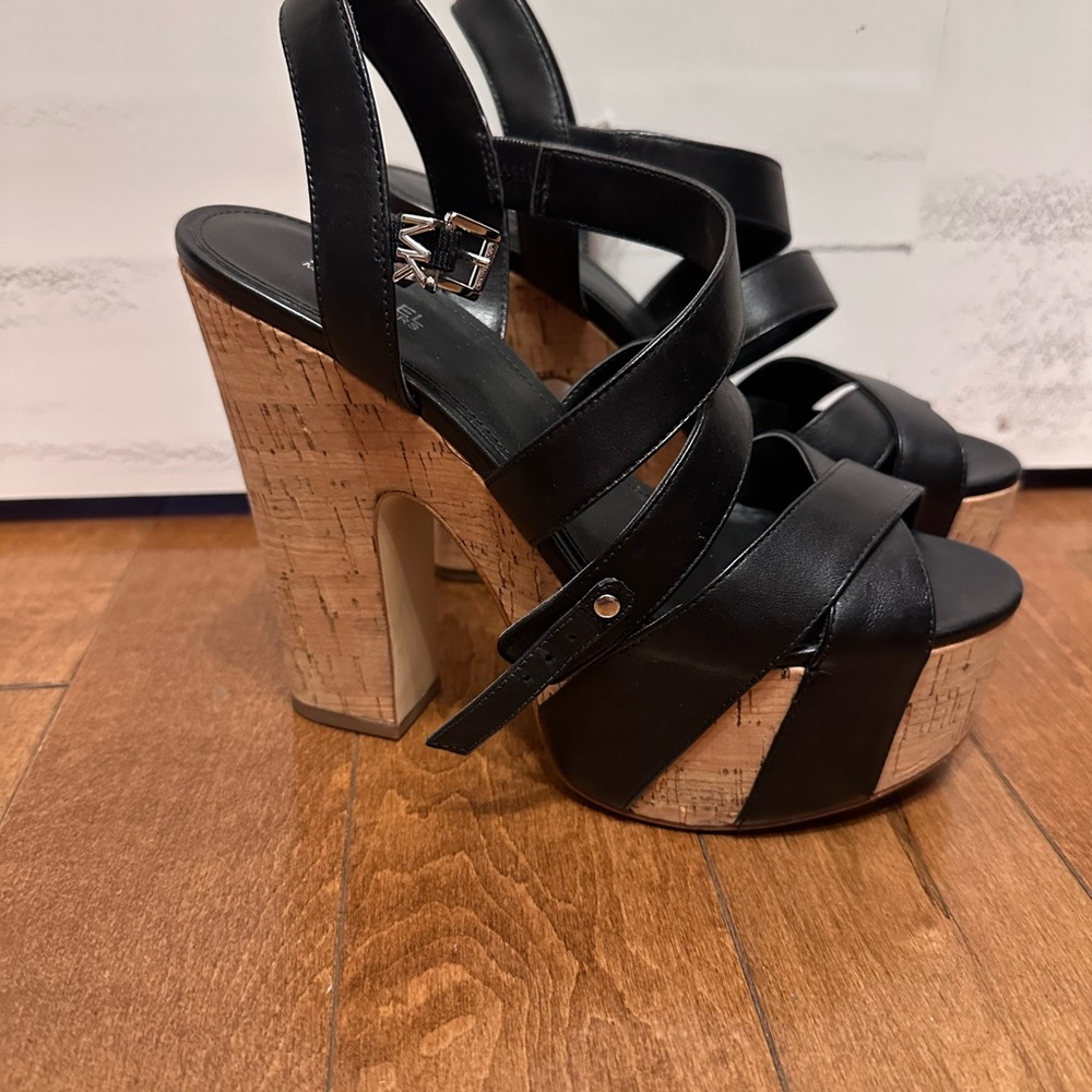 MICHAEL KORS SIZE 7 BLACK Platform Sandals with Cork Heel